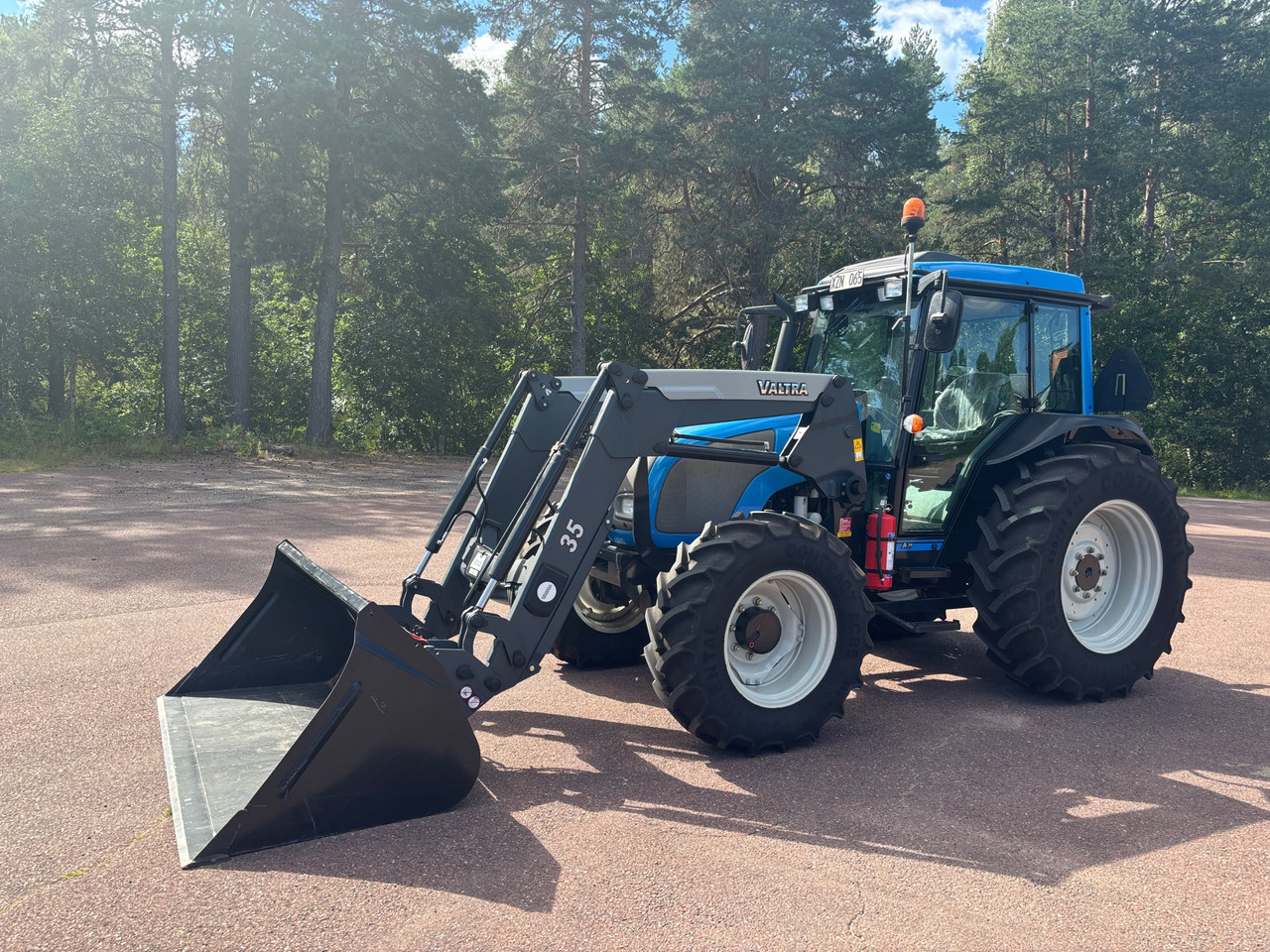 Valtra A75N - Tracteur agricole: photos 1 Valtra A75N - Tracteur agricole: photos 1