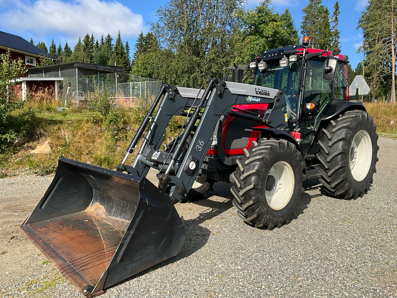 Valtra A83 - Tracteur agricole: photos 1 Valtra A83 - Tracteur agricole: photos 1