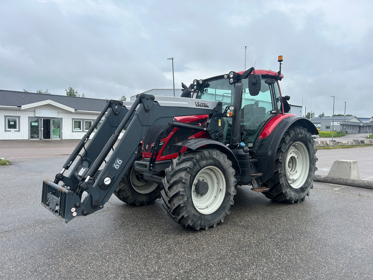 Valtra N134 - Tracteur agricole: photos 1 Valtra N134 - Tracteur agricole: photos 1
