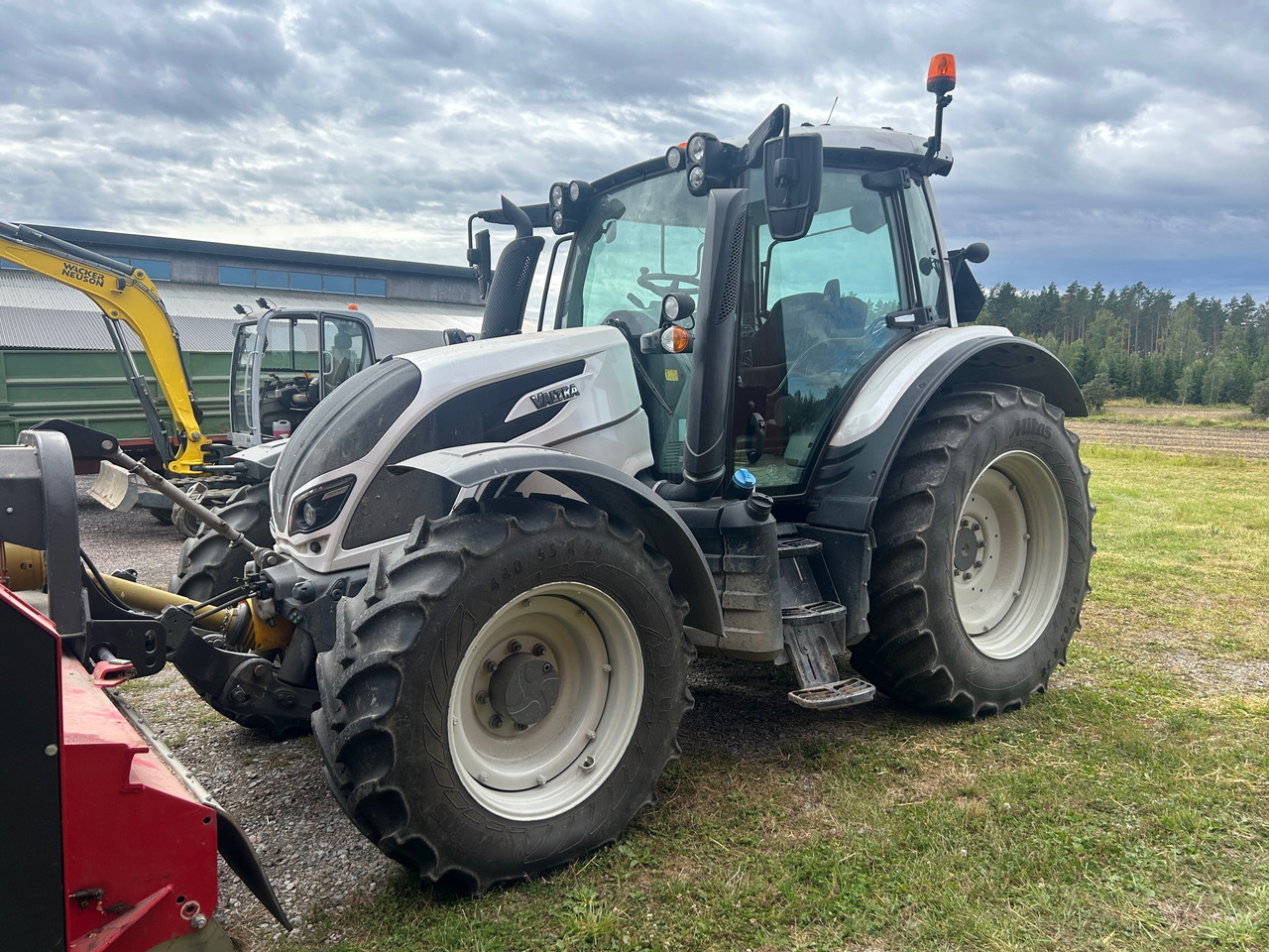 Valtra N134 - Tracteur agricole: photos 1 Valtra N134 - Tracteur agricole: photos 1