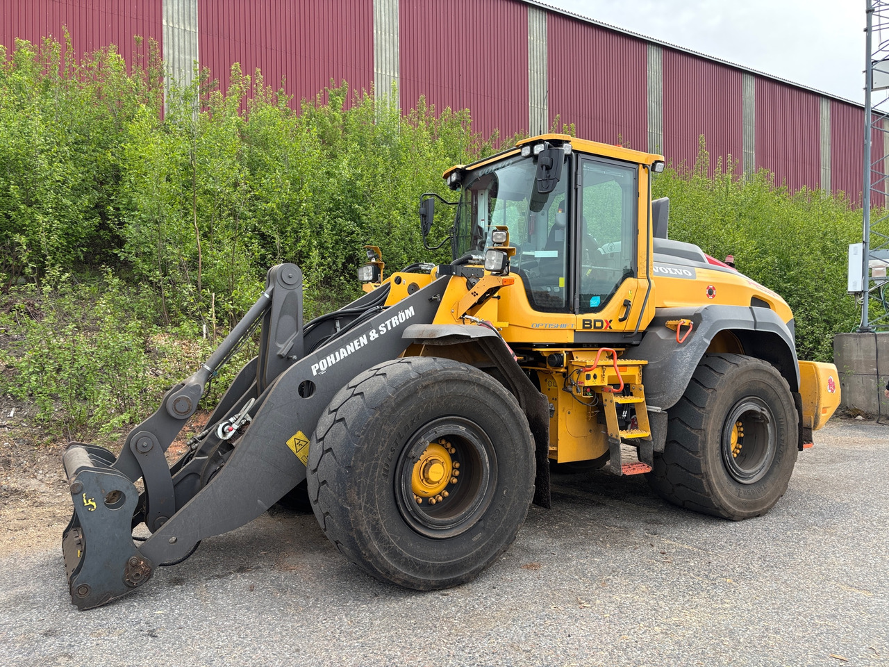 Volvo L120H - Chargeuse sur pneus: photos 1 Volvo L120H - Chargeuse sur pneus: photos 1