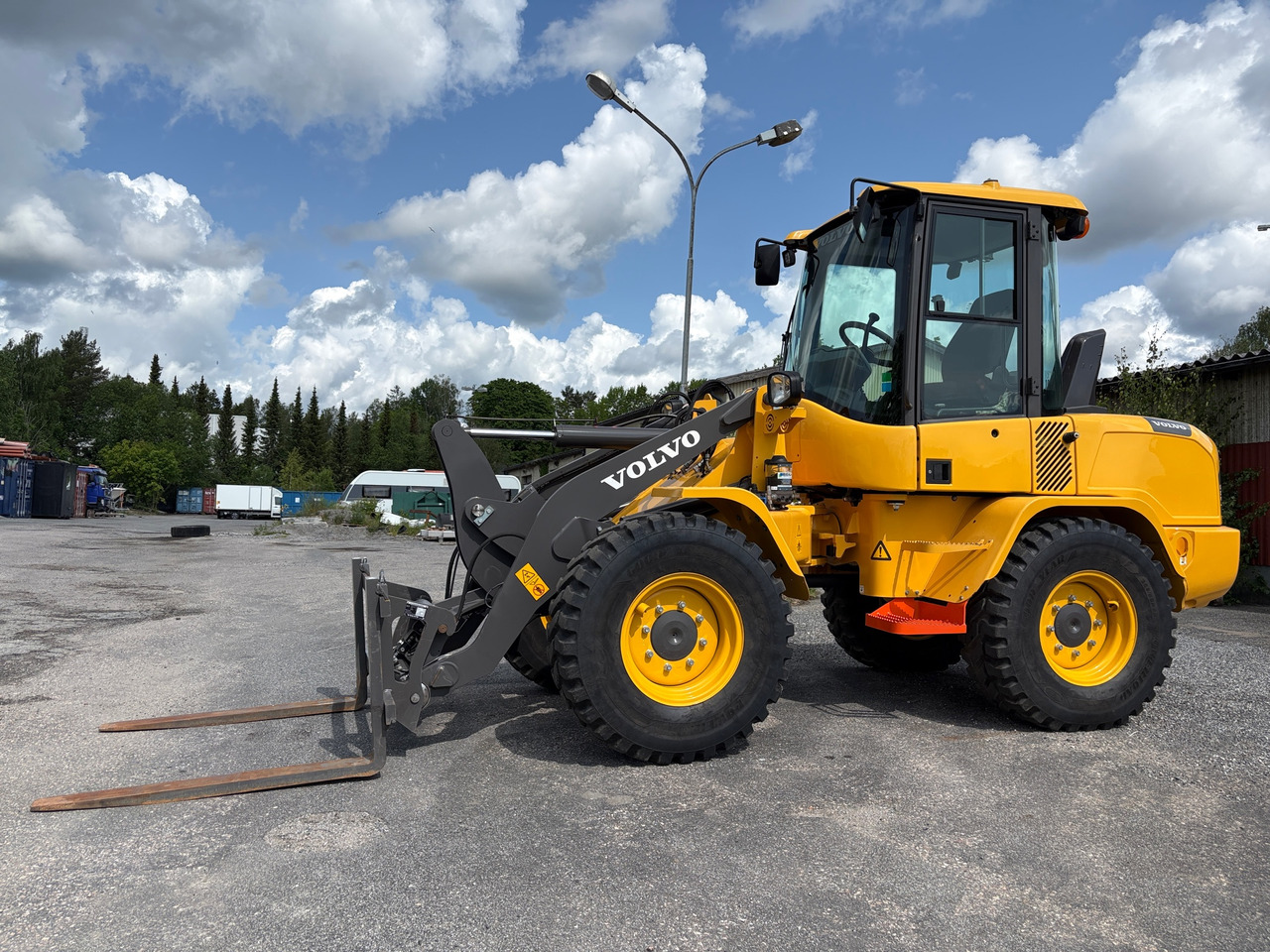 Volvo L30G - Chargeuse sur pneus: photos 1 Volvo L30G - Chargeuse sur pneus: photos 1