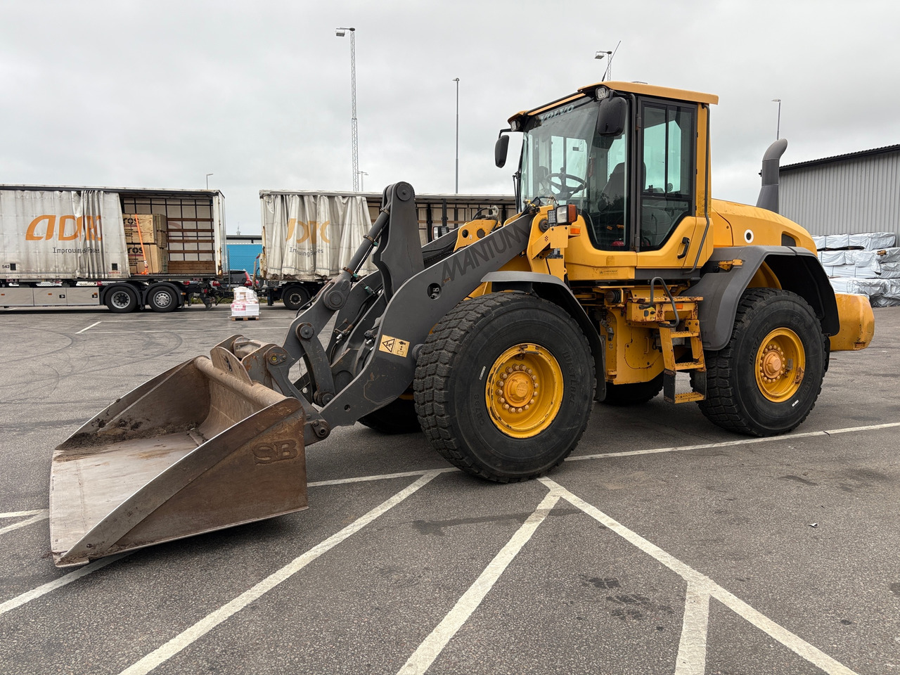 Volvo L90G - Chargeuse sur pneus: photos 1 Volvo L90G - Chargeuse sur pneus: photos 1