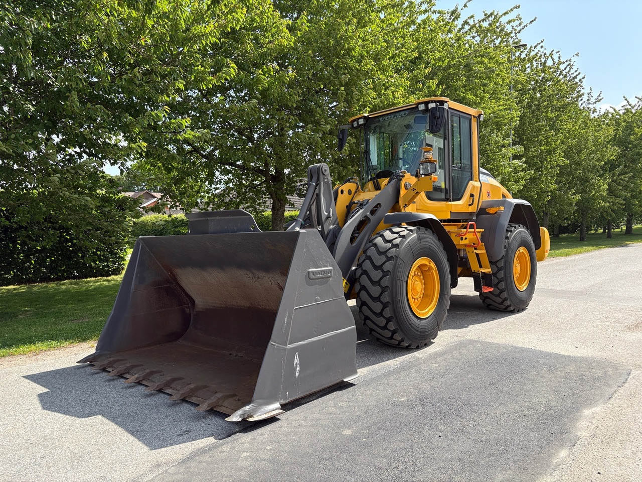 Volvo L90H - Chargeuse sur pneus: photos 1 Volvo L90H - Chargeuse sur pneus: photos 1