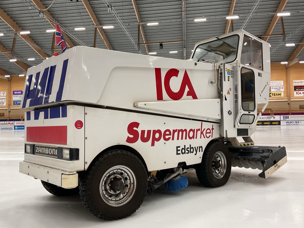 Zamboni 552 - Matériel de chantier: photos 1 Zamboni 552 - Matériel de chantier: photos 1