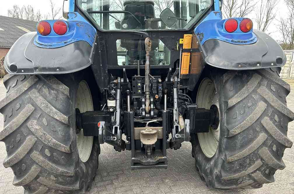 Valtra T130 - Tracteur agricole: photos 3 Valtra T130 - Tracteur agricole: photos 3