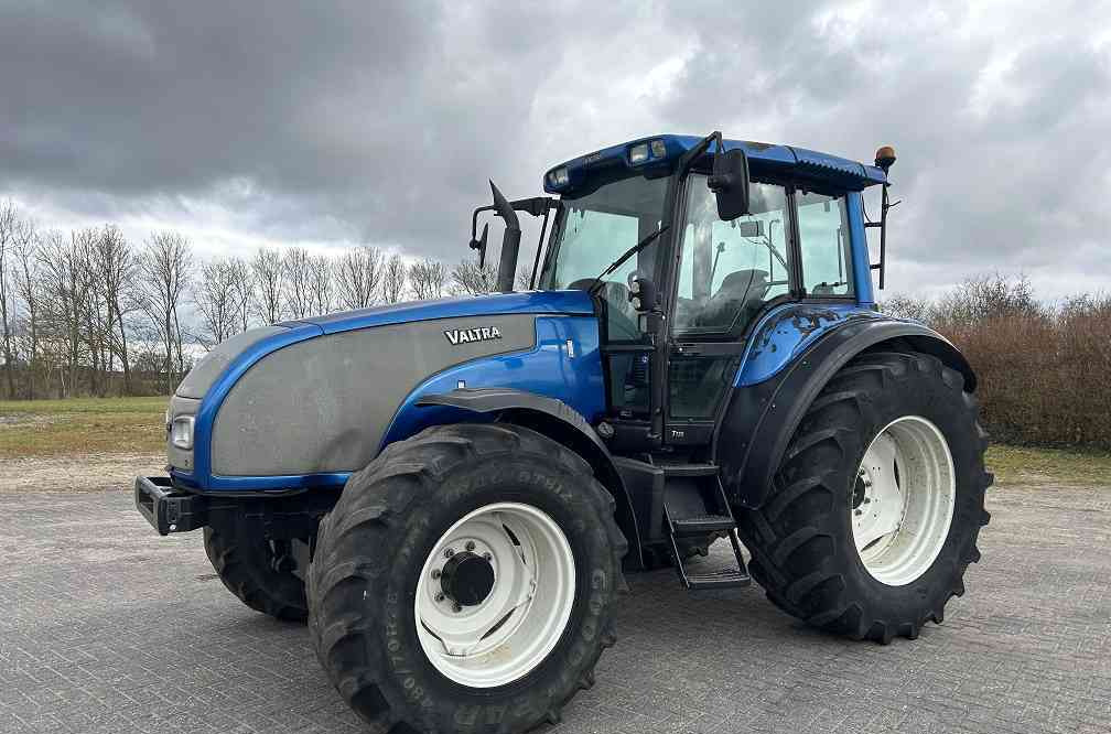 Valtra T130 - Tracteur agricole: photos 1 Valtra T130 - Tracteur agricole: photos 1