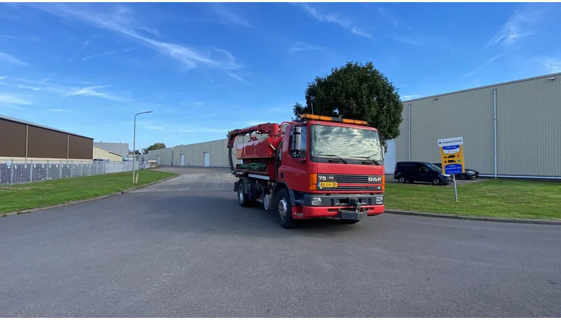DAF 75.240 AE75RC - Camion hydrocureur: photos 1 DAF 75.240 AE75RC - Camion hydrocureur: photos 1