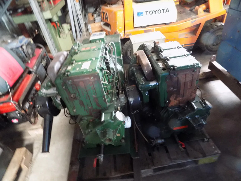 Lister aggregaat 3 cill. lister 25 kva met stamford dynamo keuze uit 2 stuks - Groupe électrogène: photos 1 Lister aggregaat 3 cill. lister 25 kva met stamford dynamo keuze uit 2 stuks - Groupe électrogène: photos 1