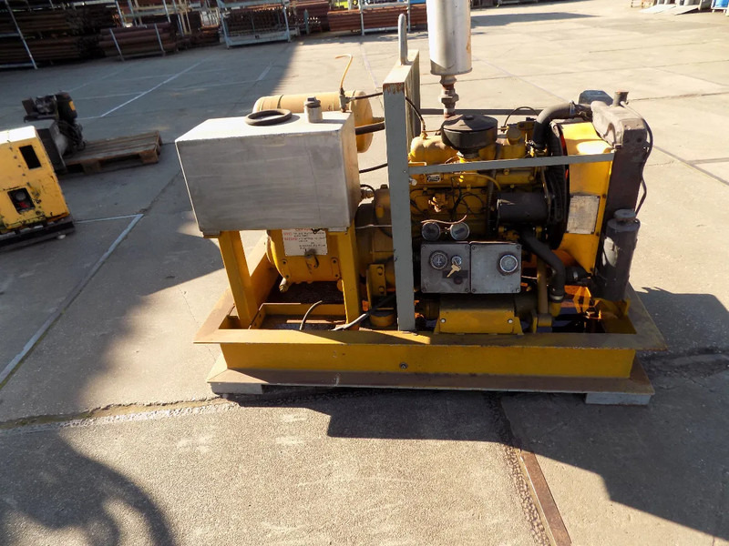 Perkins compressor - Compresseur d'air: photos 4 Perkins compressor - Compresseur d'air: photos 4