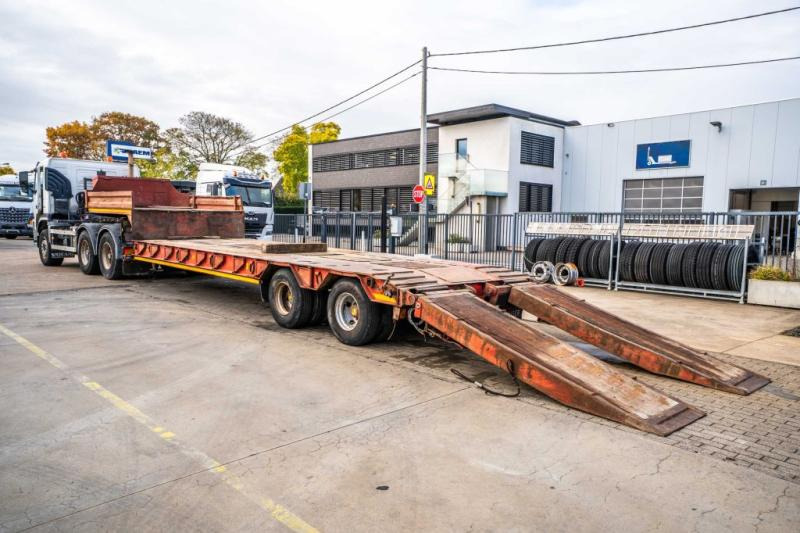 A.C.T.M. SSB25-1 / 32 000 KG - Semi-remorque surbaissé: photos 4 A.C.T.M. SSB25-1 / 32 000 KG - Semi-remorque surbaissé: photos 4