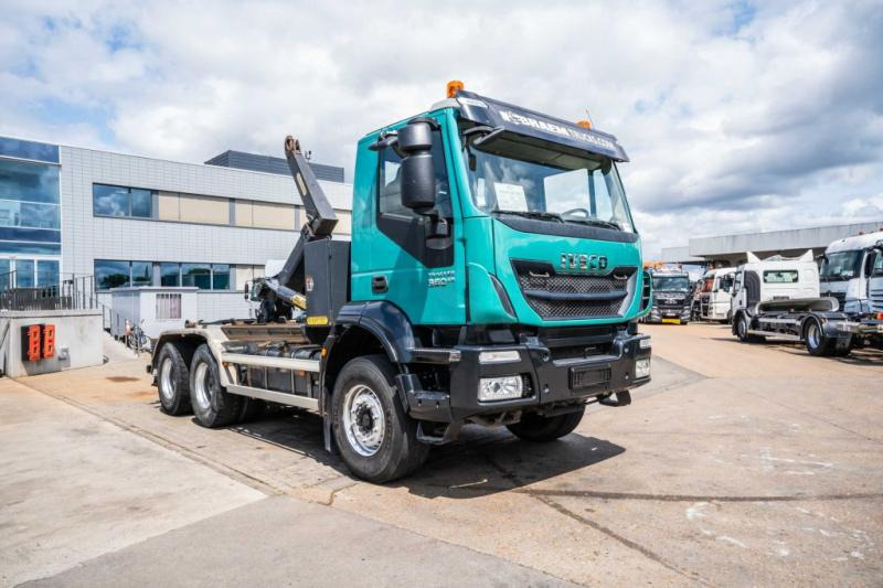 Iveco TRAKKER 360-6x4-PALFINGER - Camion ampliroll: photos 2 Iveco TRAKKER 360-6x4-PALFINGER - Camion ampliroll: photos 2