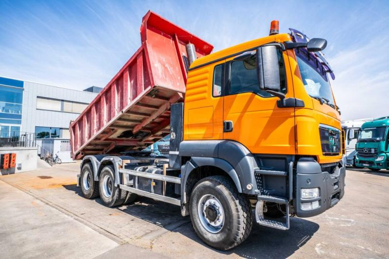 MAN TGS 33.440 BB TIPPER / TRACTOR - Camion benne: photos 2 MAN TGS 33.440 BB TIPPER / TRACTOR - Camion benne: photos 2
