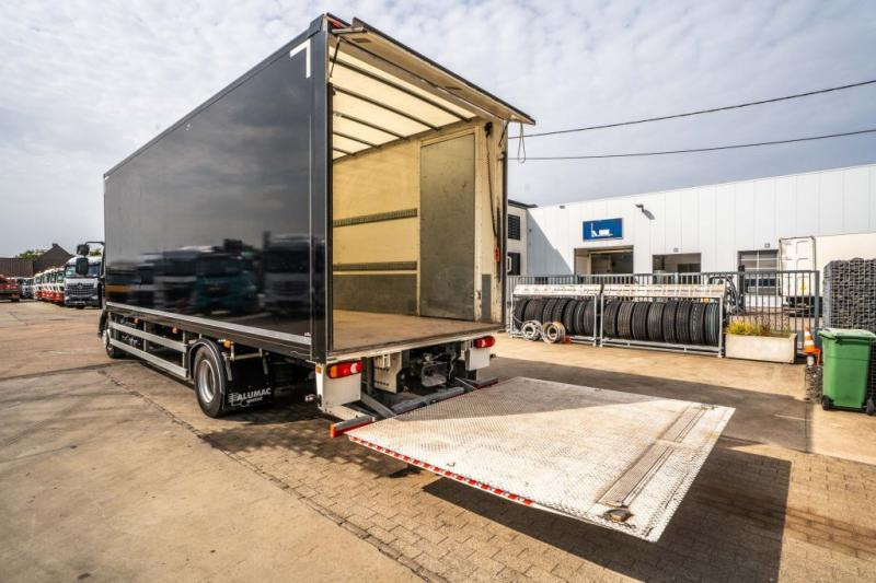 Crédit-bail Renault D250 16T.- 36000 KM +DHOLLANDIA 2T. Renault D250 16T.- 36000 KM +DHOLLANDIA 2T.: photos 8