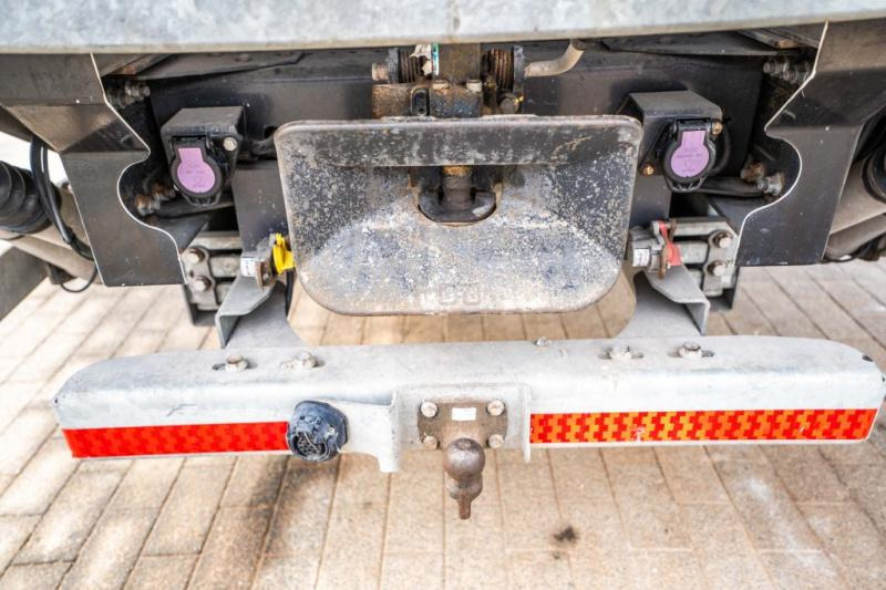 Crédit-bail Renault D250 16T.- 36000 KM +DHOLLANDIA 2T. Renault D250 16T.- 36000 KM +DHOLLANDIA 2T.: photos 9