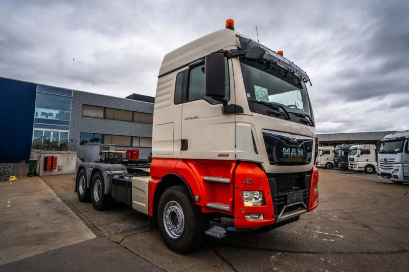 MAN TGX 33.560 XLX BLS+BIG AXLES+INTARDER - Tracteur routier: photos 2 MAN TGX 33.560 XLX BLS+BIG AXLES+INTARDER - Tracteur routier: photos 2