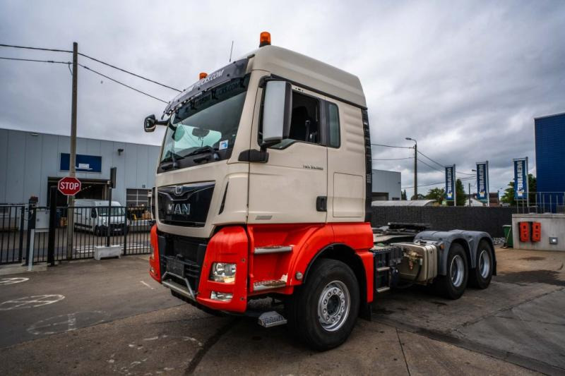 MAN TGX 33.560 XLX BLS+BIG AXLES+INTARDER - Tracteur routier: photos 1 MAN TGX 33.560 XLX BLS+BIG AXLES+INTARDER - Tracteur routier: photos 1