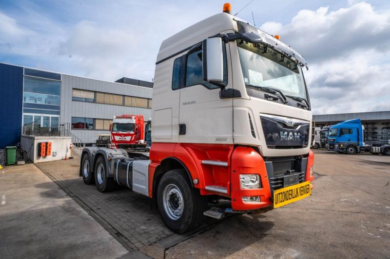 MAN TGX 33.560 XLX BLS+BIG AXLES+INTARDER - Tracteur routier: photos 2 MAN TGX 33.560 XLX BLS+BIG AXLES+INTARDER - Tracteur routier: photos 2