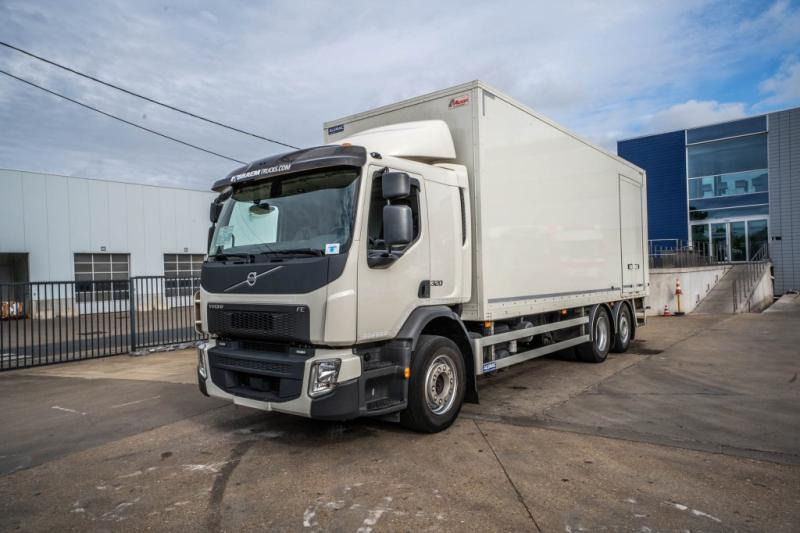 Volvo FE 320 -6X2 +DHOLLANDIA 2.5T- 194.400 KM - Camion fourgon: photos 1 Volvo FE 320 -6X2 +DHOLLANDIA 2.5T- 194.400 KM - Camion fourgon: photos 1