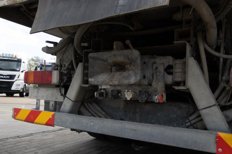 Balayeuse de voirie Volvo FM 340 - BUCHER SCHÖRLING 8000: photos 9