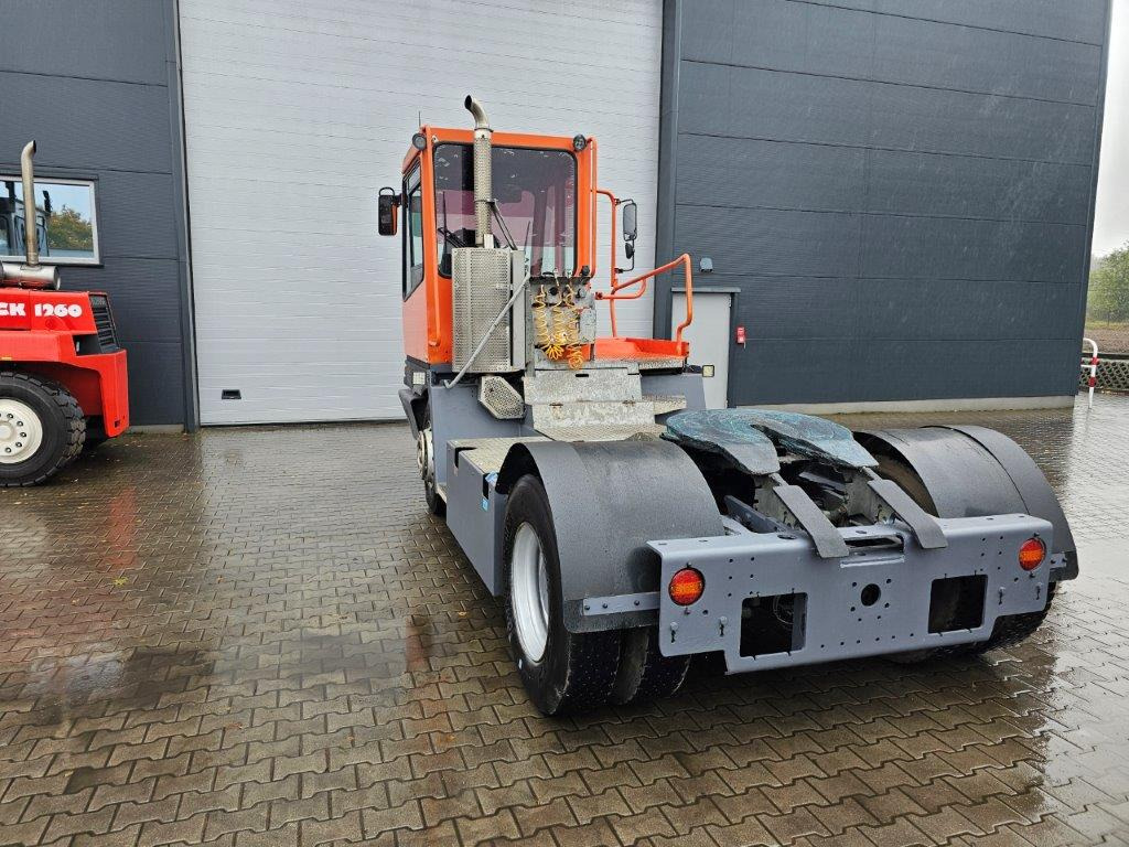 Terberg YT182 - Tracteur portuaire: photos 5 Terberg YT182 - Tracteur portuaire: photos 5