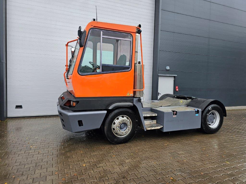 Terberg YT182 - Tracteur portuaire: photos 1 Terberg YT182 - Tracteur portuaire: photos 1