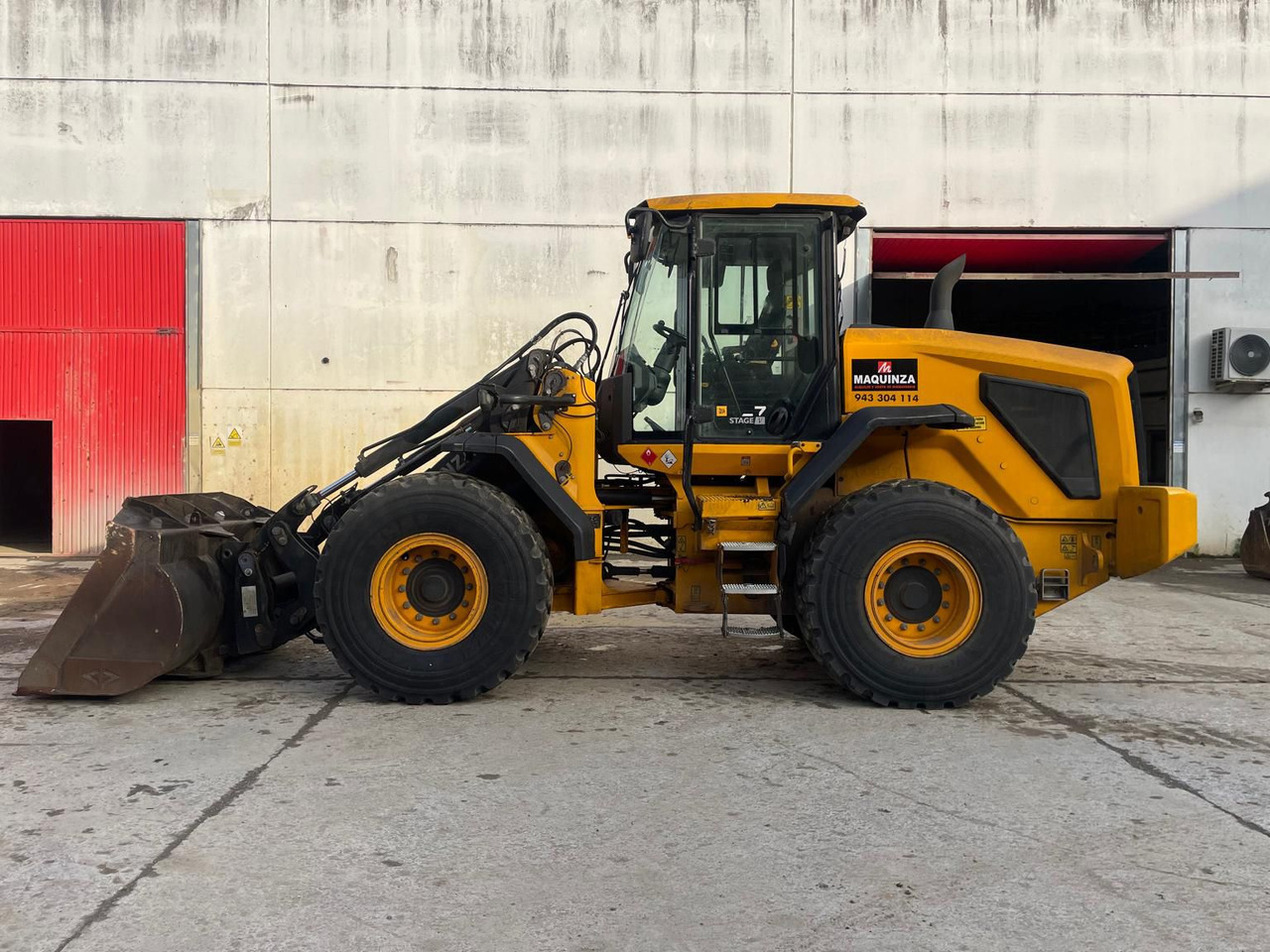 JCB 427 HT S5 - Chargeuse sur pneus: photos 1 JCB 427 HT S5 - Chargeuse sur pneus: photos 1
