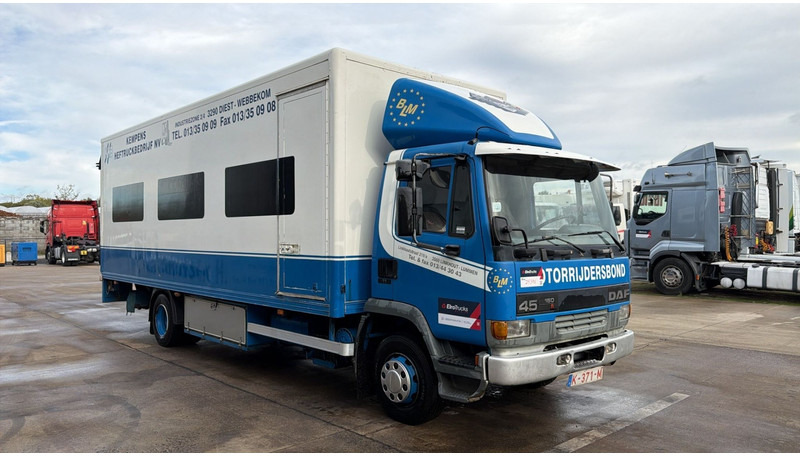 DAF 45 ATI 150 (BELGIAN TRUCK / STEEL SUSP. / LAMES / PERFECT CONDITION / LIFT) - Camion fourgon: photos 2 DAF 45 ATI 150 (BELGIAN TRUCK / STEEL SUSP. / LAMES / PERFECT CONDITION / LIFT) - Camion fourgon: photos 2