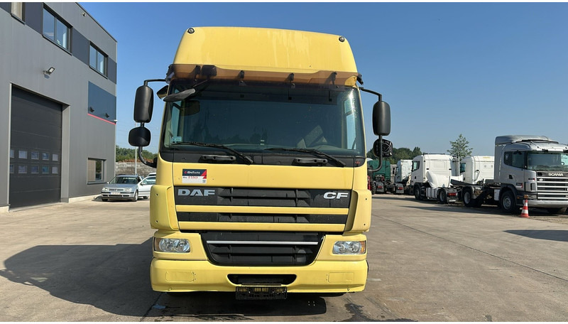 DAF 75 CF 310 (GOOD CONDITION / POSSIBLE AS BOX WITH CURTAIN / BONNE ETAT) - Camion plateau: photos 2 DAF 75 CF 310 (GOOD CONDITION / POSSIBLE AS BOX WITH CURTAIN / BONNE ETAT) - Camion plateau: photos 2
