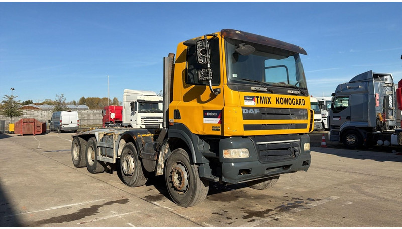 DAF CF 85.360 (BOITE MANUELLE / MANUAL GEARBOX / BIG HUB / GRAND PONT / LAMES / 8X4) - Châssis cabine: photos 3 DAF CF 85.360 (BOITE MANUELLE / MANUAL GEARBOX / BIG HUB / GRAND PONT / LAMES / 8X4) - Châssis cabine: photos 3