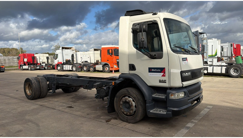 DAF LF 55.220 (MANUAL GEARBOX / BOITE MANUELLE) - Châssis cabine: photos 3 DAF LF 55.220 (MANUAL GEARBOX / BOITE MANUELLE) - Châssis cabine: photos 3