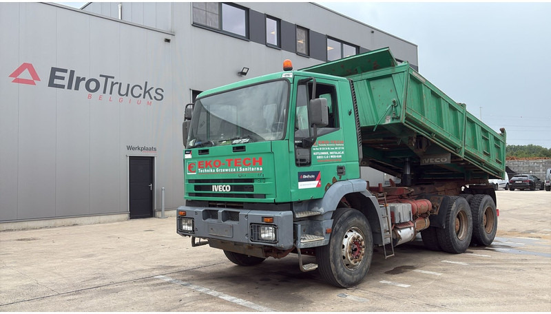 Iveco Eurotrakker 260 E 34 (POMPE MANUELLE / MANUAL PUMP / BOITE MANUELLE / LAMES / GRAND PONT / STEEL SUSP.) - Camion benne: photos 1 Iveco Eurotrakker 260 E 34 (POMPE MANUELLE / MANUAL PUMP / BOITE MANUELLE / LAMES / GRAND PONT / STEEL SUSP.) - Camion benne: photos 1