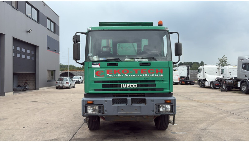 Iveco Eurotrakker 260 E 34 (POMPE MANUELLE / MANUAL PUMP / BOITE MANUELLE / LAMES / GRAND PONT / STEEL SUSP.) - Camion benne: photos 4 Iveco Eurotrakker 260 E 34 (POMPE MANUELLE / MANUAL PUMP / BOITE MANUELLE / LAMES / GRAND PONT / STEEL SUSP.) - Camion benne: photos 4