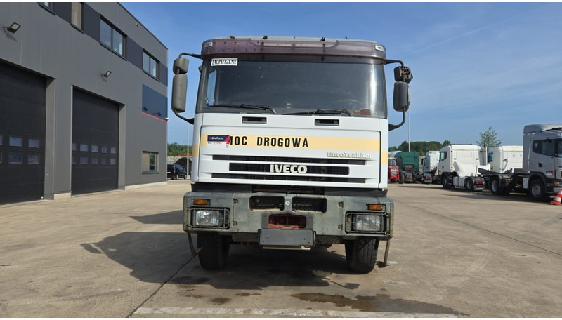 Iveco Eurotrakker 260 E 37 (POMPE MANUELLE / MANUAL PUMP / BOITE MANUELLE / GRAND PONT / LAMES) - Camion benne: photos 2 Iveco Eurotrakker 260 E 37 (POMPE MANUELLE / MANUAL PUMP / BOITE MANUELLE / GRAND PONT / LAMES) - Camion benne: photos 2