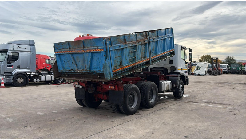 Iveco Eurotrakker 260 E 37 (POMPE MANUELLE / MANUAL PUMP / LAMES / STEEL SUSP. / BIG AXLE / GRANT PONT) - Camion benne: photos 4 Iveco Eurotrakker 260 E 37 (POMPE MANUELLE / MANUAL PUMP / LAMES / STEEL SUSP. / BIG AXLE / GRANT PONT) - Camion benne: photos 4
