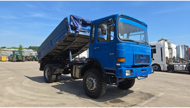 MAN 16.170 (4X4 / STEEL SUSP. / 6 CYLINDER / MANUAL PUMP / BIG HUB / LAMES) - Camion benne: photos 2 MAN 16.170 (4X4 / STEEL SUSP. / 6 CYLINDER / MANUAL PUMP / BIG HUB / LAMES) - Camion benne: photos 2