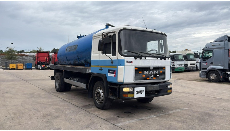 MAN 18.232 (MANUAL PUMP / POMPE MANUELLE / 11.000L) - Camion hydrocureur: photos 3 MAN 18.232 (MANUAL PUMP / POMPE MANUELLE / 11.000L) - Camion hydrocureur: photos 3