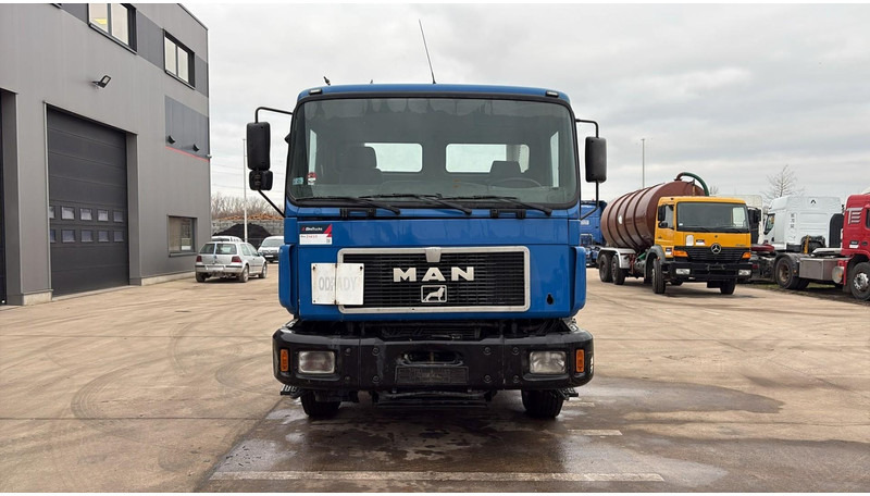 MAN 19.403 (6 CYLINDER / MANUAL GEARBOX / BIG AXLE / GRAND PONT) - Châssis cabine: photos 2 MAN 19.403 (6 CYLINDER / MANUAL GEARBOX / BIG AXLE / GRAND PONT) - Châssis cabine: photos 2