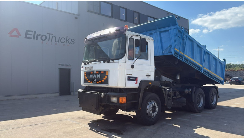 MAN 26.322 (MANUAL PUMP / POMPE MANUELLE / LAMES / GRAND PONT / BIG AXLE) - Camion benne: photos 1 MAN 26.322 (MANUAL PUMP / POMPE MANUELLE / LAMES / GRAND PONT / BIG AXLE) - Camion benne: photos 1