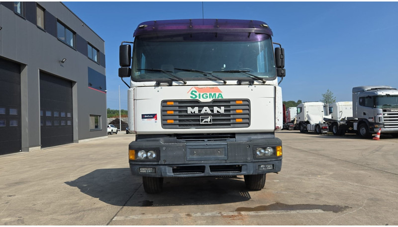 MAN 26.414 (6X4 / 6 CYLINDER / MANUAL GEARBOX / 10 TYRES / LONG CHASSIS / EURO 2) - Châssis cabine: photos 2 MAN 26.414 (6X4 / 6 CYLINDER / MANUAL GEARBOX / 10 TYRES / LONG CHASSIS / EURO 2) - Châssis cabine: photos 2