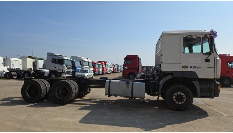 MAN 26.414 (6X4 / 6 CYLINDER / MANUAL GEARBOX / 10 TYRES / LONG CHASSIS / EURO 2) - Châssis cabine: photos 4 MAN 26.414 (6X4 / 6 CYLINDER / MANUAL GEARBOX / 10 TYRES / LONG CHASSIS / EURO 2) - Châssis cabine: photos 4
