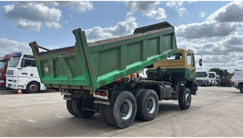 MAN 28.372 (6X6 / BIG AXLE / STEEL SUSPENSION / MANUAL PUMP / 6 CYLINDER / POMPE MANUELLE) - Camion benne: photos 4 MAN 28.372 (6X6 / BIG AXLE / STEEL SUSPENSION / MANUAL PUMP / 6 CYLINDER / POMPE MANUELLE) - Camion benne: photos 4