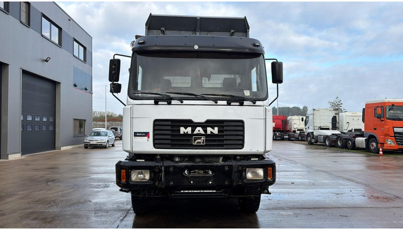 MAN 41.414 (BIG AXLES / 41 TONS / GRAND PONT / LAMES / 6 CYLINDER) - Camion benne: photos 2 MAN 41.414 (BIG AXLES / 41 TONS / GRAND PONT / LAMES / 6 CYLINDER) - Camion benne: photos 2