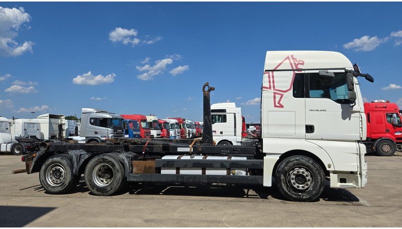 MAN TGA 26.440 (MANUAL GEARBOX / FRONT STEEL / 6X2 / BOITE MANUELLE / DEVANT LAMES) - Châssis cabine: photos 3 MAN TGA 26.440 (MANUAL GEARBOX / FRONT STEEL / 6X2 / BOITE MANUELLE / DEVANT LAMES) - Châssis cabine: photos 3