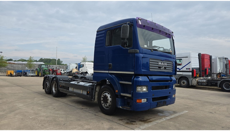 MAN TGA 26.460 (MANUAL PUMP / POMPE MANUELLE / MANUAL GEARBOX / BOITE MANUELLE / 6X2 / FRONT STEEL / DEVANT LAMES) - Châssis cabine: photos 3 MAN TGA 26.460 (MANUAL PUMP / POMPE MANUELLE / MANUAL GEARBOX / BOITE MANUELLE / 6X2 / FRONT STEEL / DEVANT LAMES) - Châssis cabine: photos 3