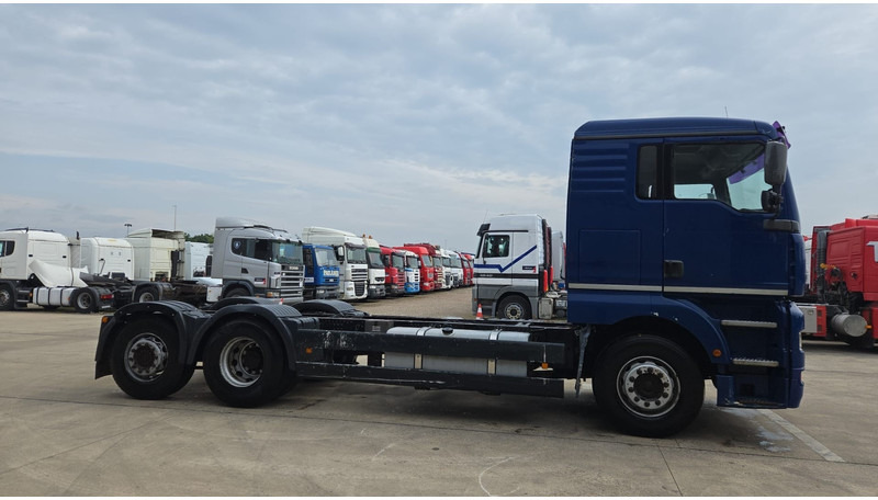 MAN TGA 26.460 (MANUAL PUMP / POMPE MANUELLE / MANUAL GEARBOX / BOITE MANUELLE / 6X2 / FRONT STEEL / DEVANT LAMES) - Châssis cabine: photos 4 MAN TGA 26.460 (MANUAL PUMP / POMPE MANUELLE / MANUAL GEARBOX / BOITE MANUELLE / 6X2 / FRONT STEEL / DEVANT LAMES) - Châssis cabine: photos 4