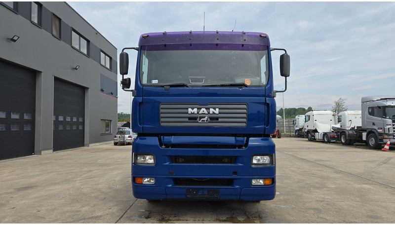 MAN TGA 26.460 (MANUAL PUMP / POMPE MANUELLE / MANUAL GEARBOX / BOITE MANUELLE / 6X2 / FRONT STEEL / DEVANT LAMES) - Châssis cabine: photos 2 MAN TGA 26.460 (MANUAL PUMP / POMPE MANUELLE / MANUAL GEARBOX / BOITE MANUELLE / 6X2 / FRONT STEEL / DEVANT LAMES) - Châssis cabine: photos 2
