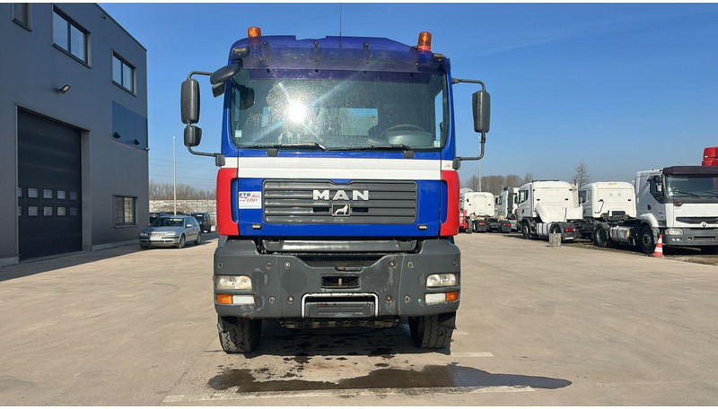 MAN TGA 26.460 (WITH CONTAINER / BELGIAN TRUCK / PERFECT / 6X4 / MANUAL GEARBOX / BOITE MANUELLE) - Camion ampliroll: photos 2 MAN TGA 26.460 (WITH CONTAINER / BELGIAN TRUCK / PERFECT / 6X4 / MANUAL GEARBOX / BOITE MANUELLE) - Camion ampliroll: photos 2