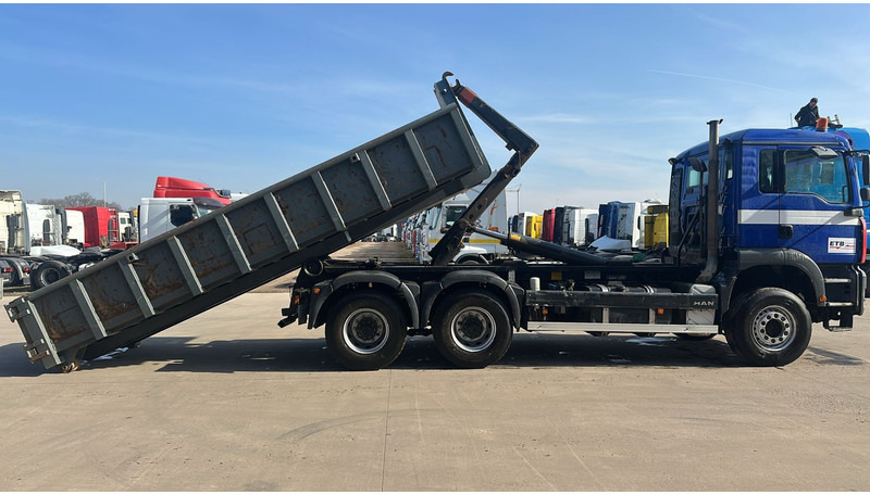 MAN TGA 26.460 (WITH CONTAINER / BELGIAN TRUCK / PERFECT / 6X4 / MANUAL GEARBOX / BOITE MANUELLE) - Camion ampliroll: photos 4 MAN TGA 26.460 (WITH CONTAINER / BELGIAN TRUCK / PERFECT / 6X4 / MANUAL GEARBOX / BOITE MANUELLE) - Camion ampliroll: photos 4