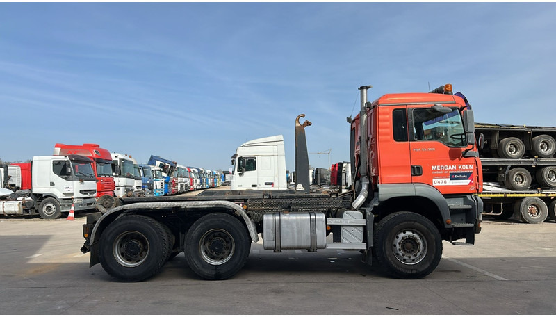 MAN TGA 33.360 (MANUAL GEARBOX / BELGIAN TRUCK / 6X4 / BIG AXLE / SEMI MANUAL PUMP) - Camion ampliroll: photos 4 MAN TGA 33.360 (MANUAL GEARBOX / BELGIAN TRUCK / 6X4 / BIG AXLE / SEMI MANUAL PUMP) - Camion ampliroll: photos 4